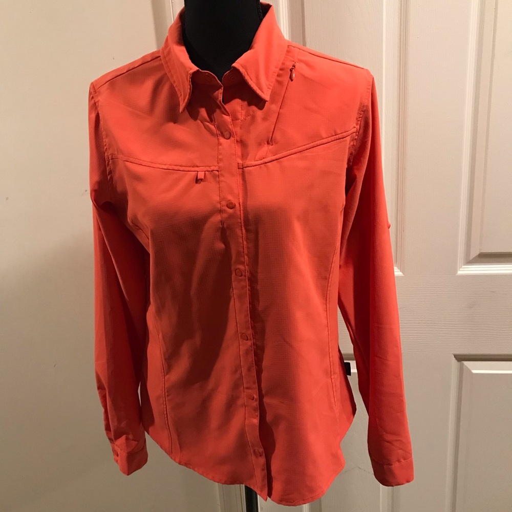 Patagonia Women’s Shirt. Size: 6.